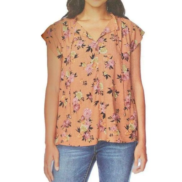 Buffalo David Bitton Tops - NWT Buffalo David Bitton Floral Print Flutter sleeve Tie Neck Jacquard Blouse